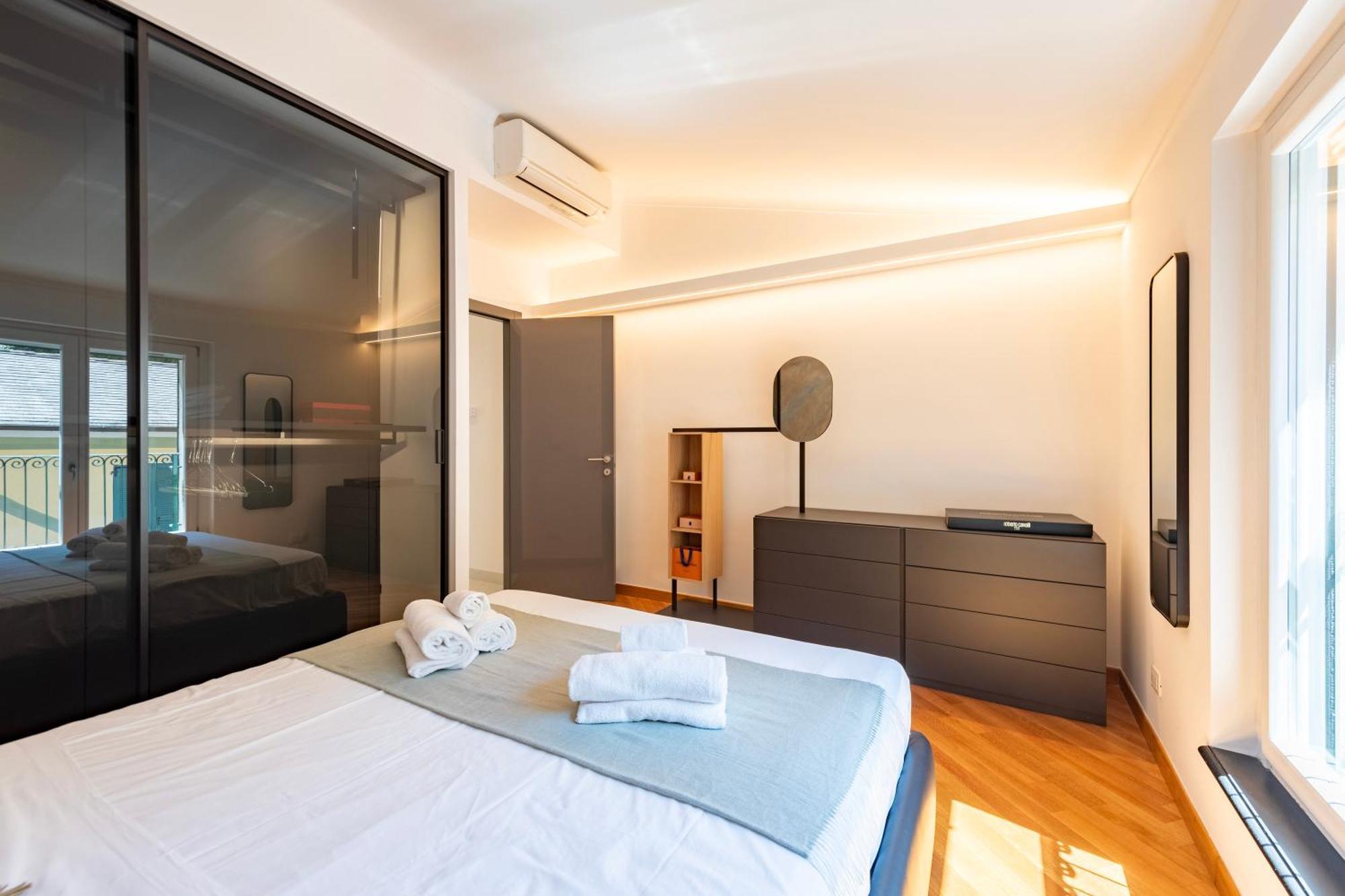 Wonderful House In With Parking - Happy Apartment *