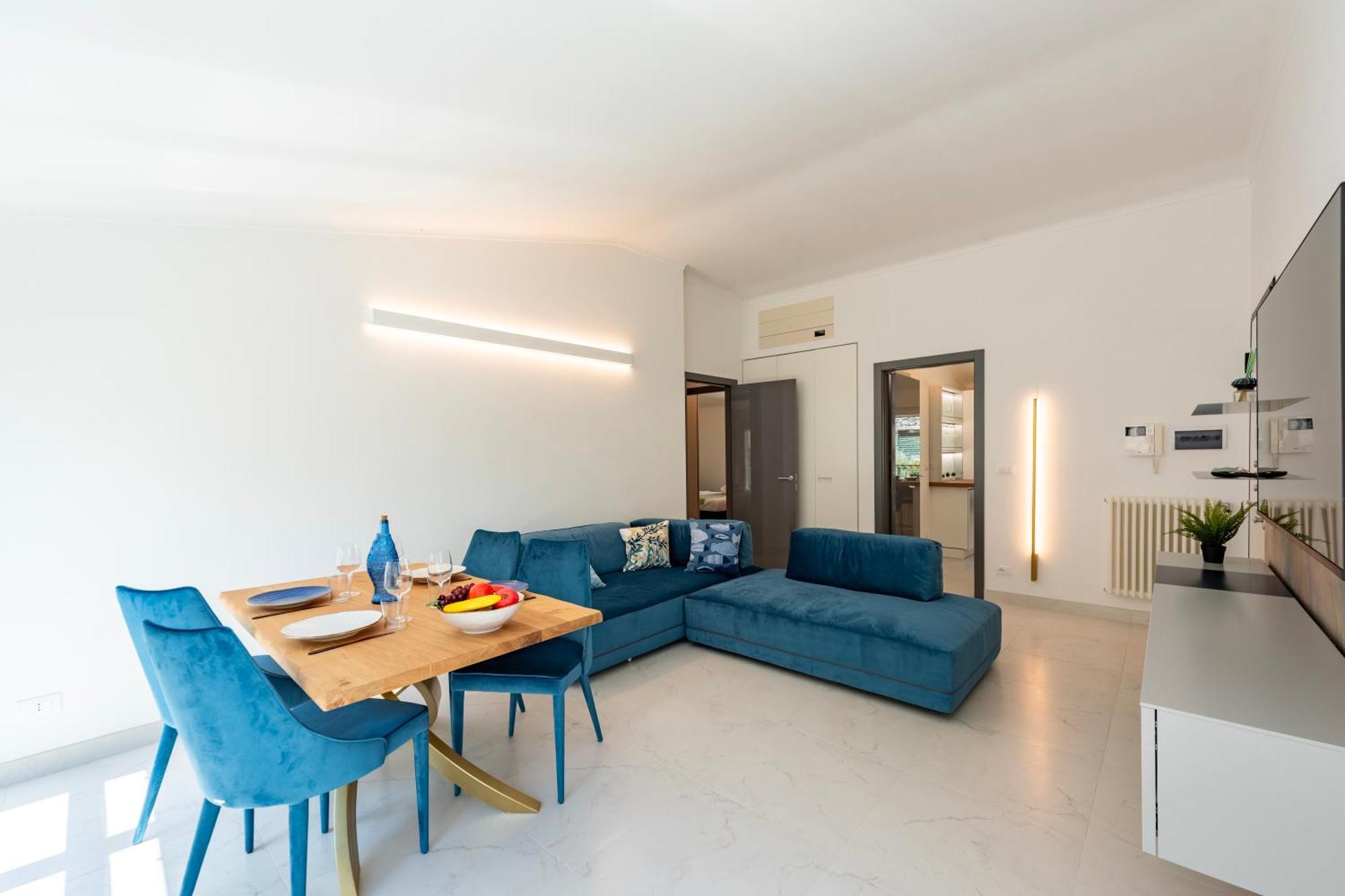 Wonderful House In With Parking - Happy Apartment